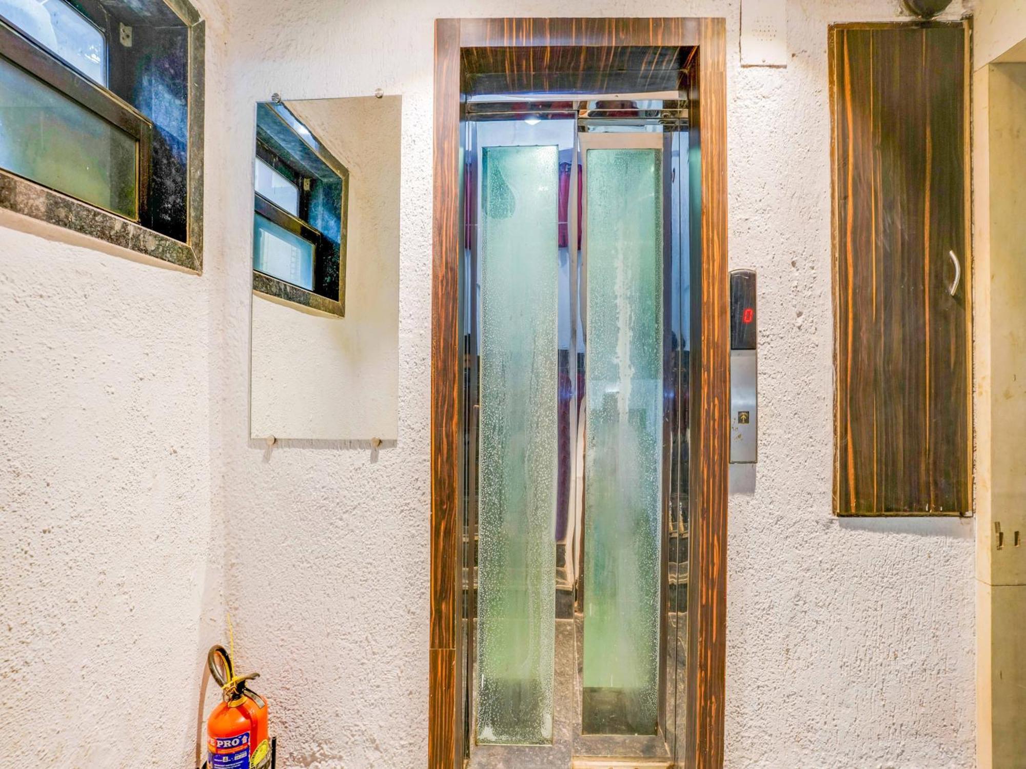 Super Hotel O Seawoods Near Palm Beach Road Formerly Sai Roop Navi Mumbai Extérieur photo